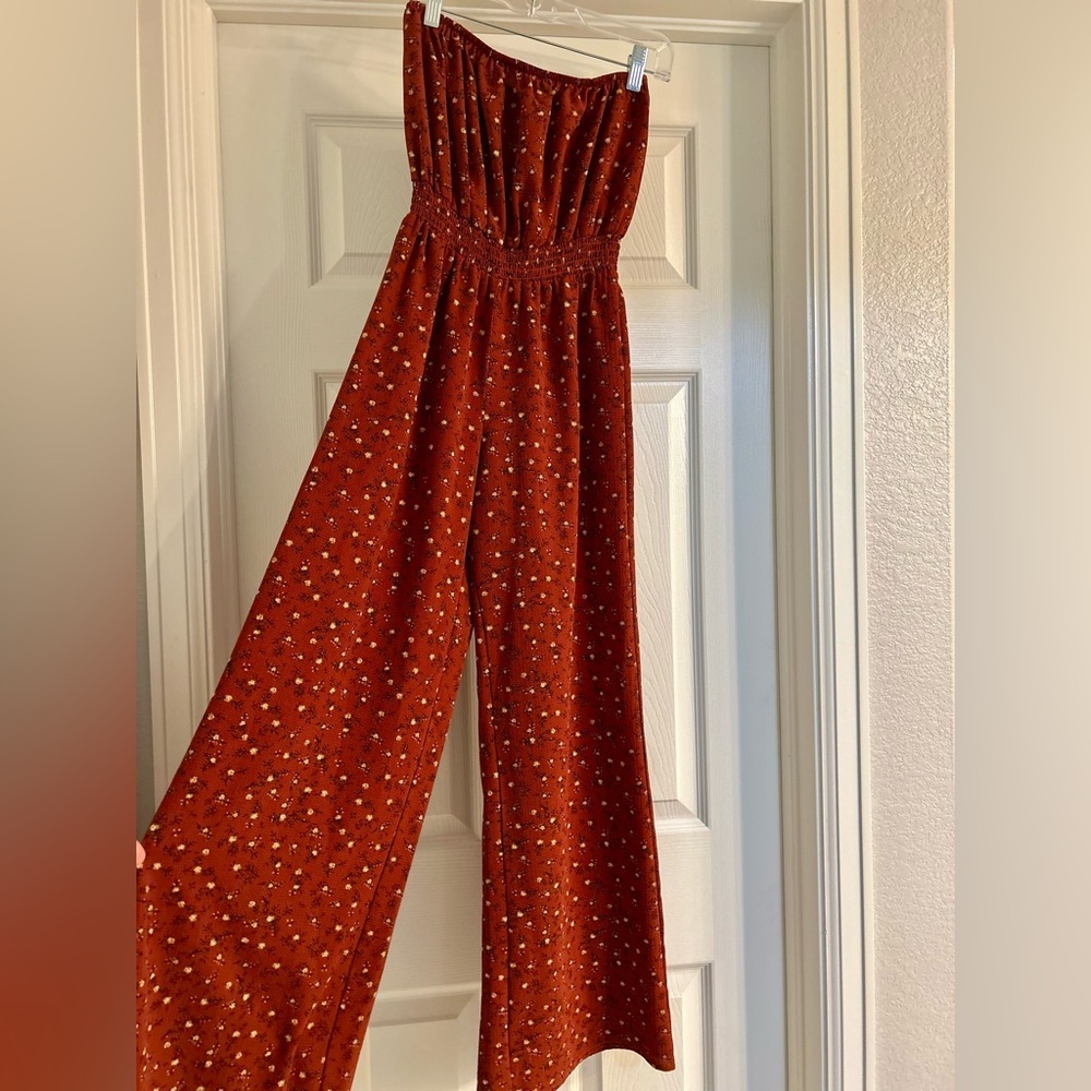 Forever 21 Rust Strapless Jumpsuit with Floral Pattern Size Small NWOT - Picture 2 of 8